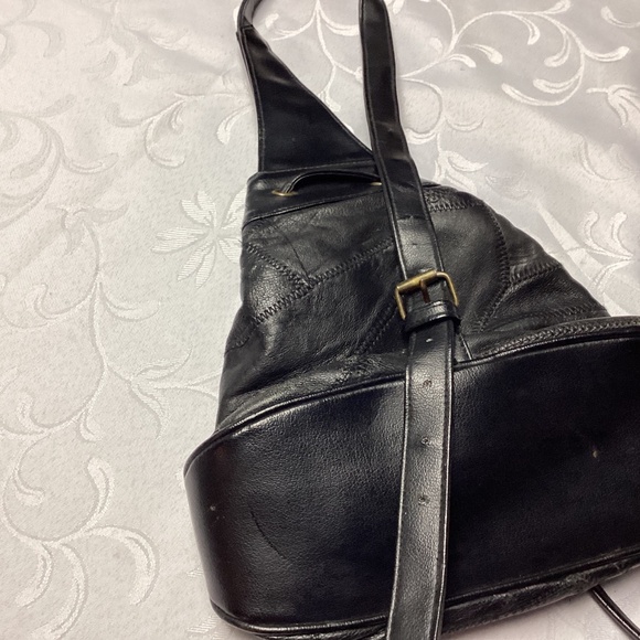 Black 100% Leather Backpack SMALLER SIZED. ITALY - Picture 4 of 6